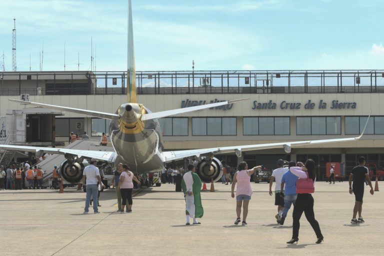 Toma de aeropuerto de Viru Viru Foto: RPP