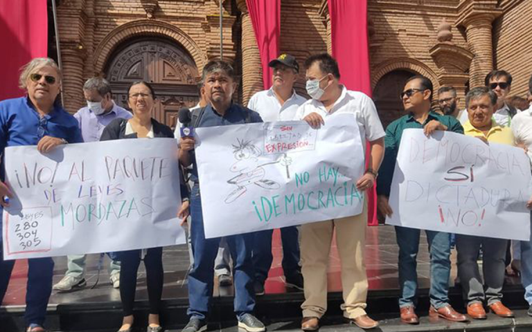 Plantón contra "leyes mordaza" Foto: DE REDES