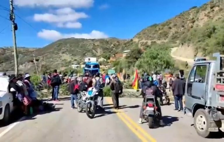 Bloqueo en la carretera Sucre - Potosí
