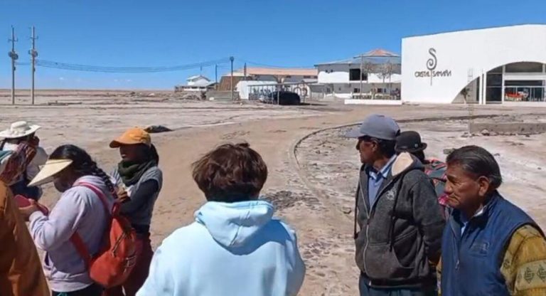 Bloqueo en el ingreso a los hoteles de sal en Potosí