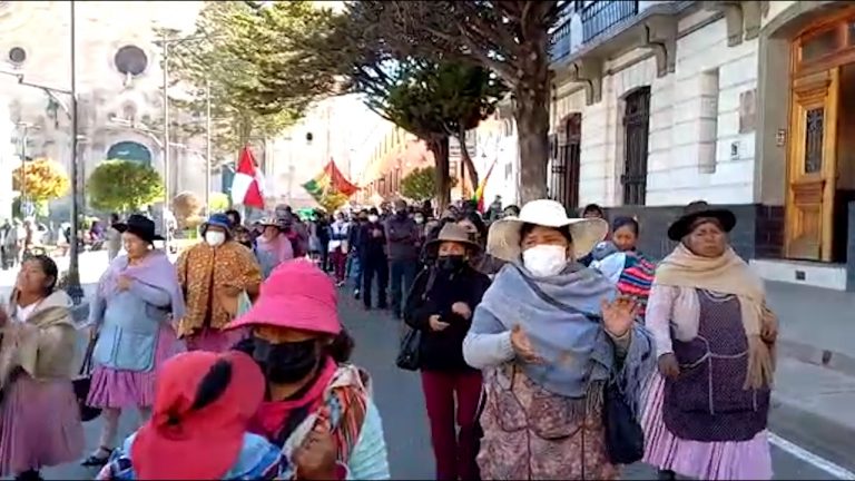 Marcha de gremiales en Potosí