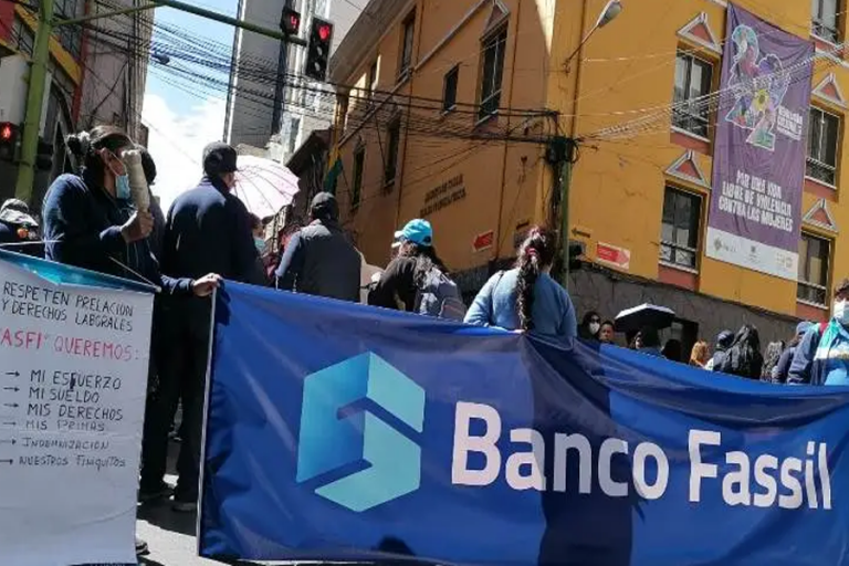 Trabajadores del exbanco Fassil en protestas