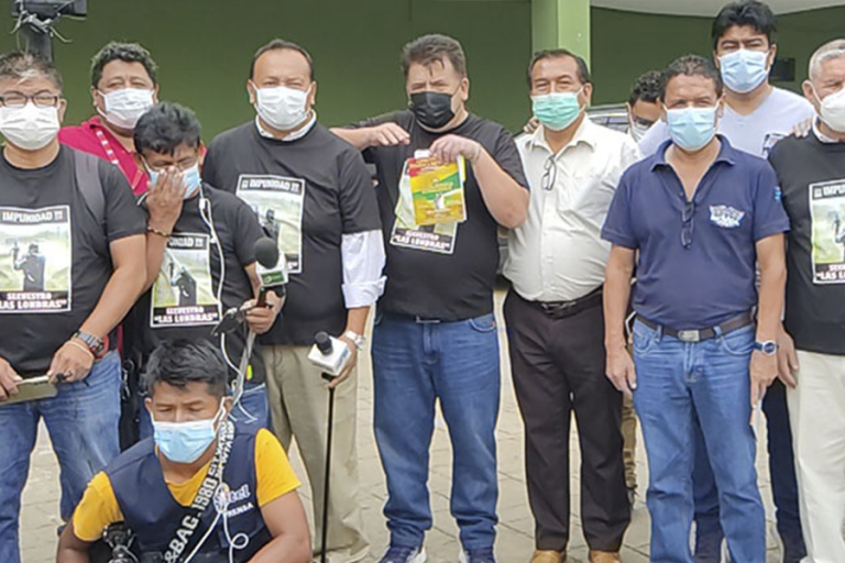 Periodistas protestan por la retardación en las investigaciones del caso Las Londras. | Comité Cívico Pro Santa Cruz
