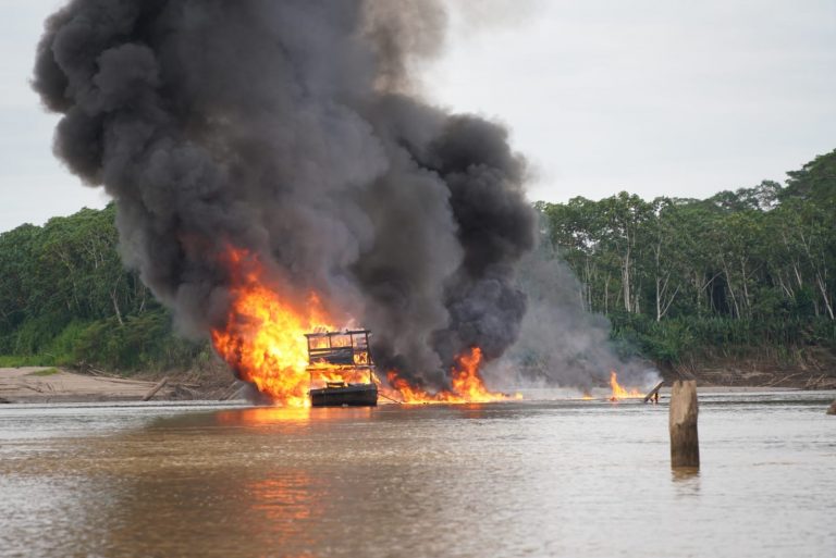 Megaoperativo en el río Madre de Dios Foto: MINISTERIO DE GOBIERNO