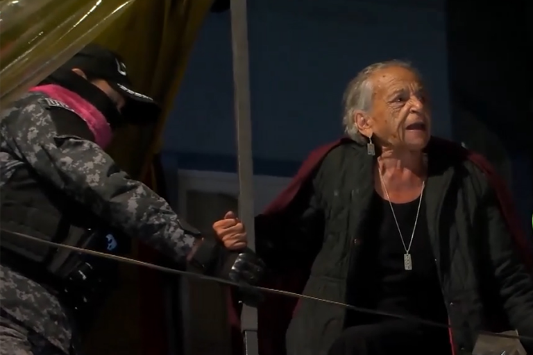 Amparo Carvajal en terraza de la APDHB
