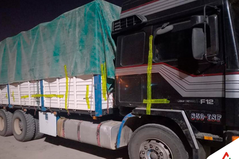 Camión con mercadería de contrabando incautado Foto: ADUANA NACIONAL