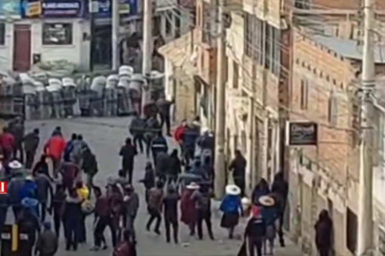 Policias atacados con piedras en medio de disputa entre campesinos de Potosí