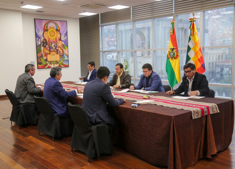 Reunión entre empresarios privados y autoridades nacionales/ Foto: Lucho Arce facebook