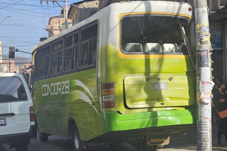 Bus se accidenta con estudiantes abordo Foto: Radio Compañera