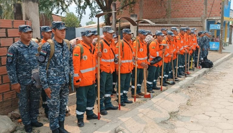 Parte de los uniformados de las unidades militares movilizadas para el operativo. Foto: Facebook Lucho Arce