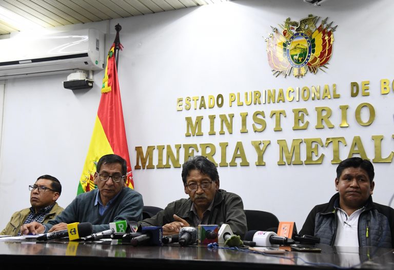 Conferencia de prensa de los ministros de Minería y de Medio Ambiente /Foto: ABI