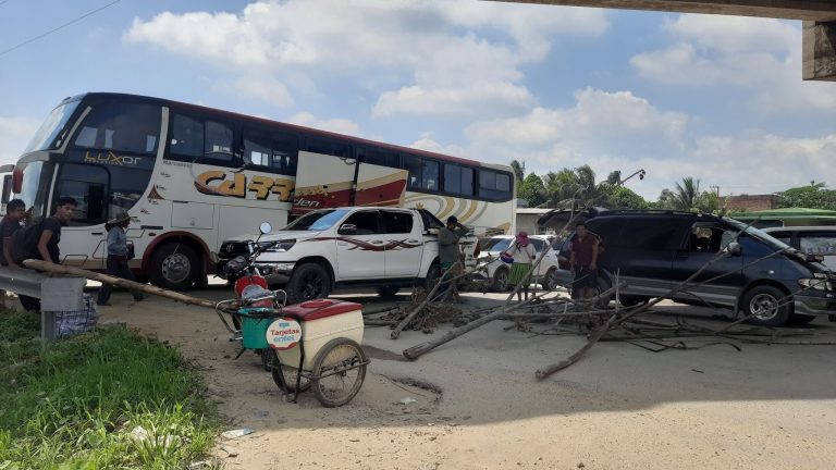 Bloqueos en la carretera Cochabamba - Santa Cruz /Foto: Radio Kawsachun Coca