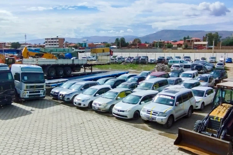 Vehículos ilegales /Foto: Aduana Nacional