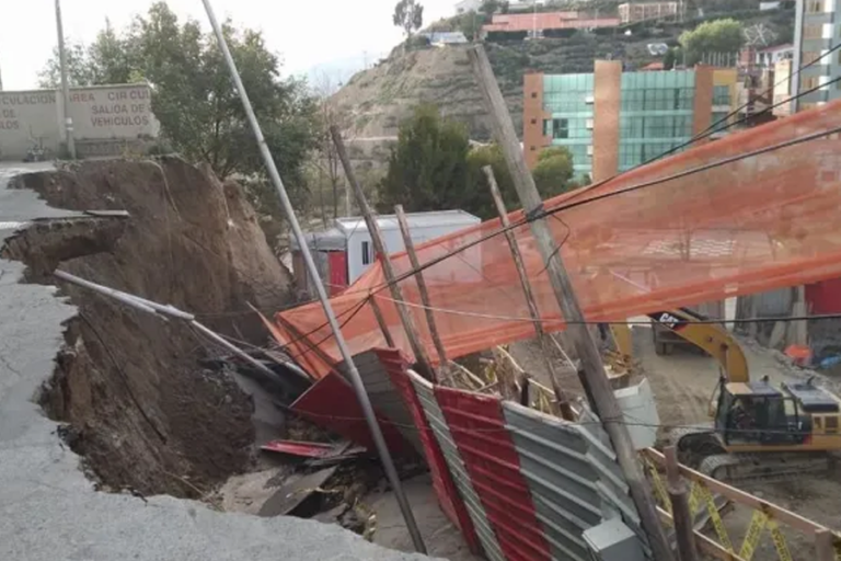 Cae plataforma Av. 20 de octubre /Foto: AMUN