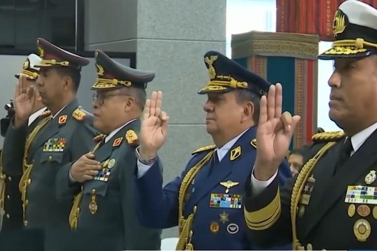 Posesión de autoridades militares
