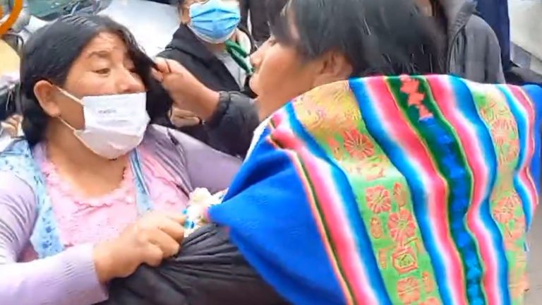 Peleas en puertas de la gobernación de Potosí