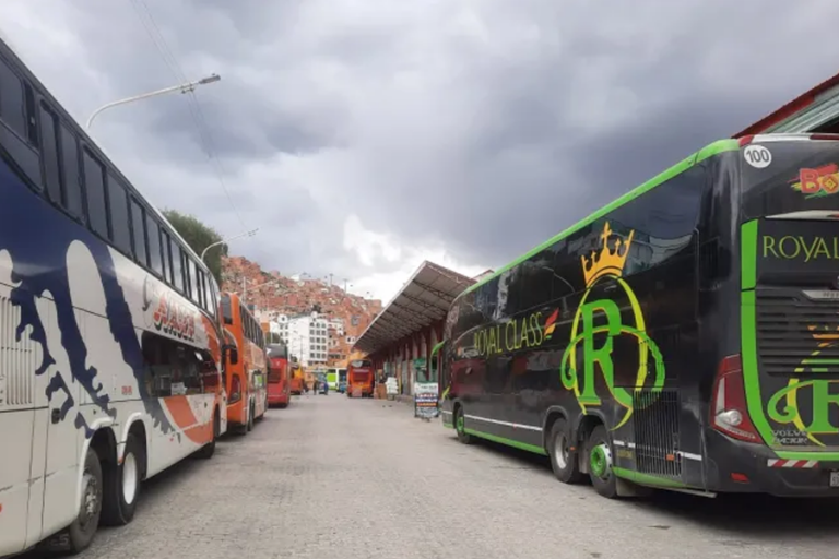 Buses en la terminal de La Paz / Foto: AMUN