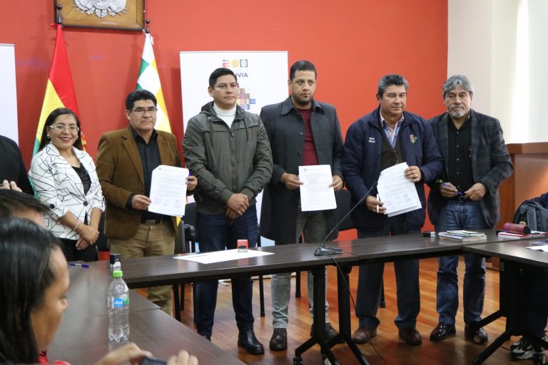 Ministerio de Educación y maestros firman acuerdo /Foto: ABI