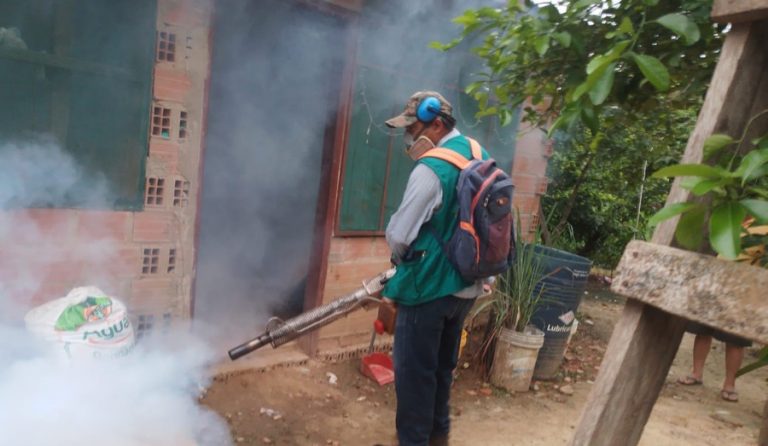 Operativo de fumigación. Foto: Archivo ABI