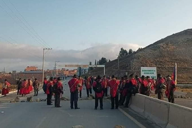 Ponchos Rojos en bloqueo