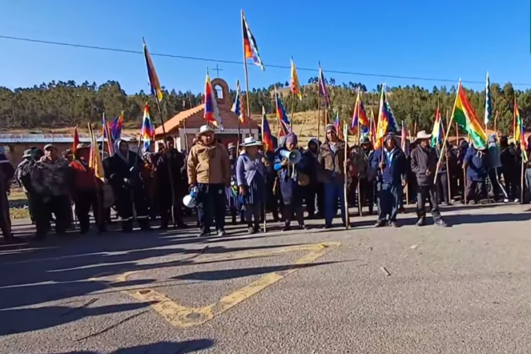 Bloqueo en Cruce Vacas del departamento de Cochabamba