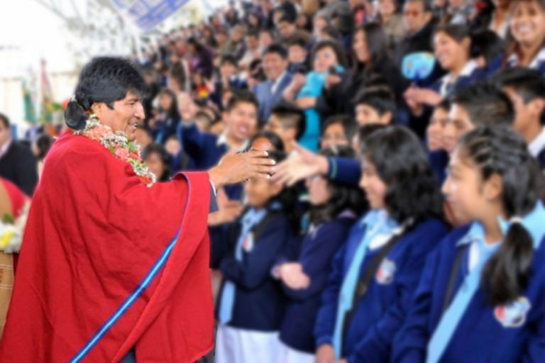Evo Morales inaugura año escolar 2013
