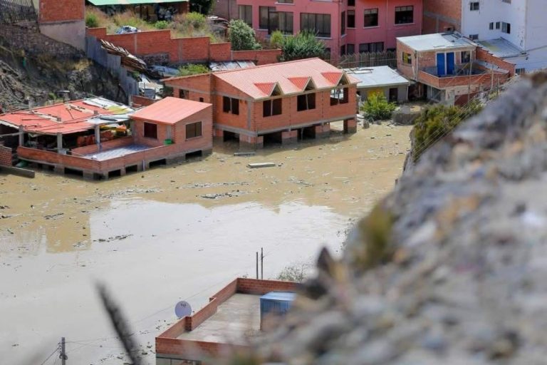 Viviendas afectadas en Bajo Llojeta, La Paz