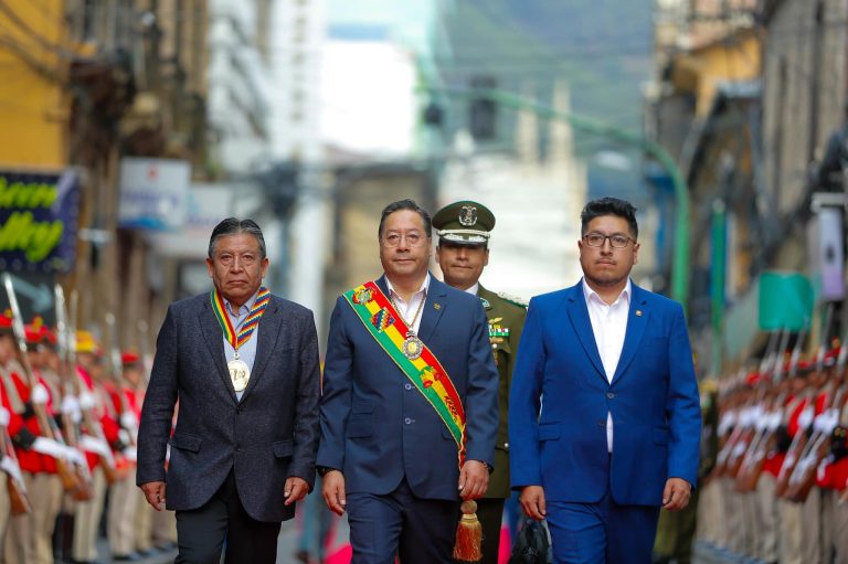 David Choquehuanca, Luis Arce y Omar Yujra durante los actos del Estado Plurinacional / Foto: Lucho Arce Facebook