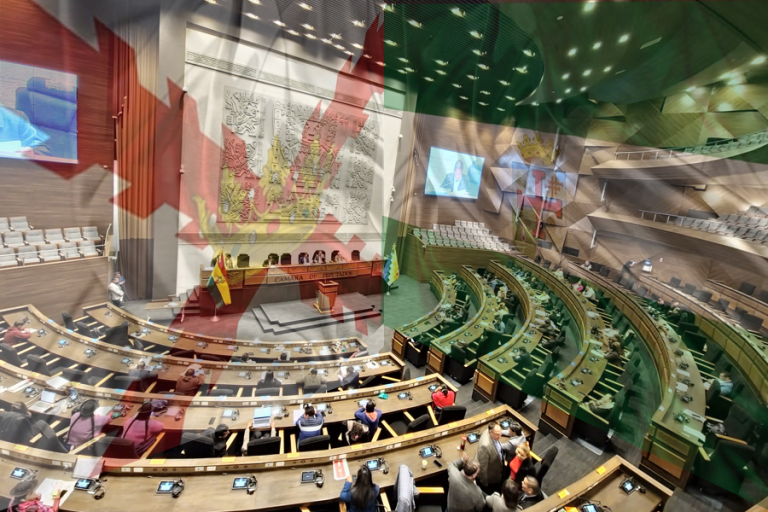 Asamblea Legislativa y banderas de Chuquisaca y Santa Cruz