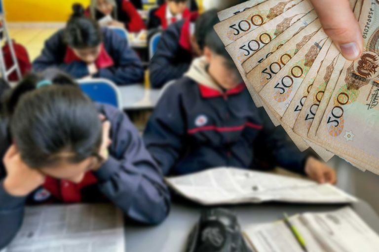 Escolares y dinero en bolivianos