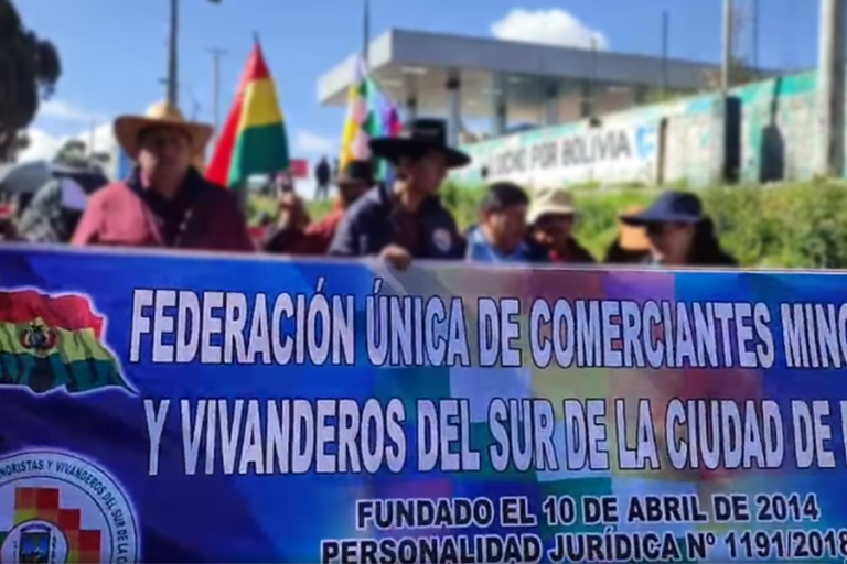 Gremiales de El Alto marchan rumbo a La Paz / Imagen: Fotocaptura pantalla /