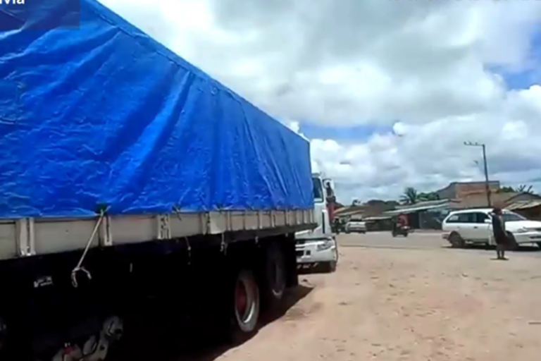 Transporte varado por falta de diésel en Montero