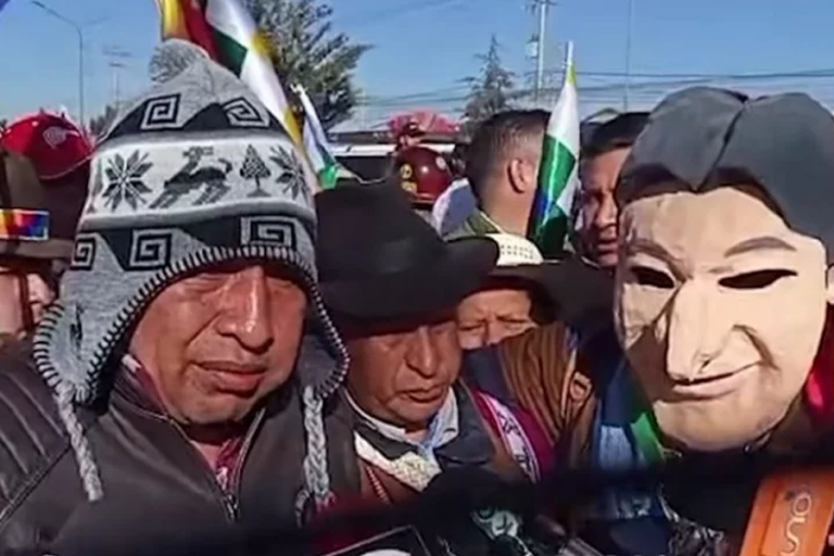 Ponciano-Santos-y-seguidores-de-Evo-Morales
