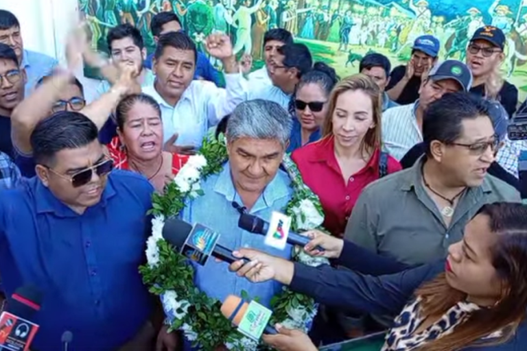 Proclamación del senador William Torrez en Santa Cruz