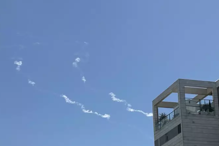 Archivo - Imagen de archivo de las defensas aéreas de Israel interceptando un misil lanzado por los hutíes - Europa Press/Contacto/Gil Cohen Magen - Archivo