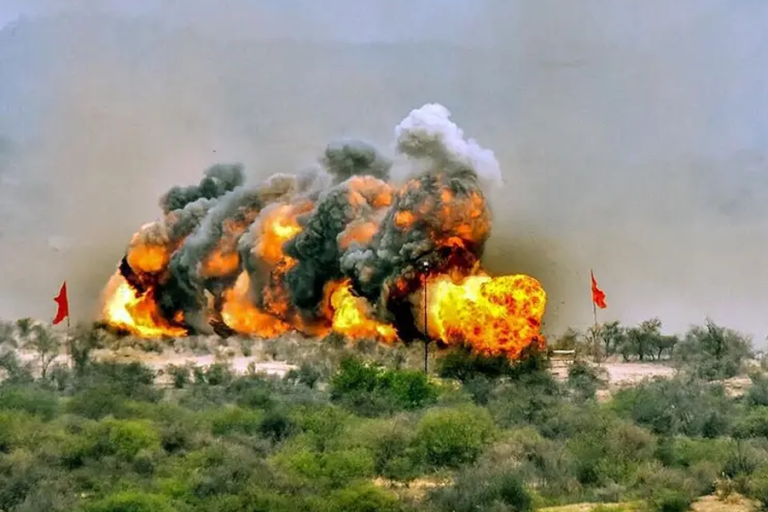 India lanza ataque contra varios objetivos en Pakistán y Cachemira