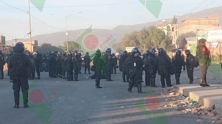 Contingente policial en Cochabamba
