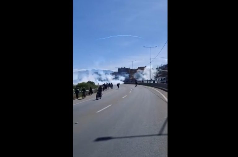 Desbloqueo en la carretera antigua a Santa Cruz