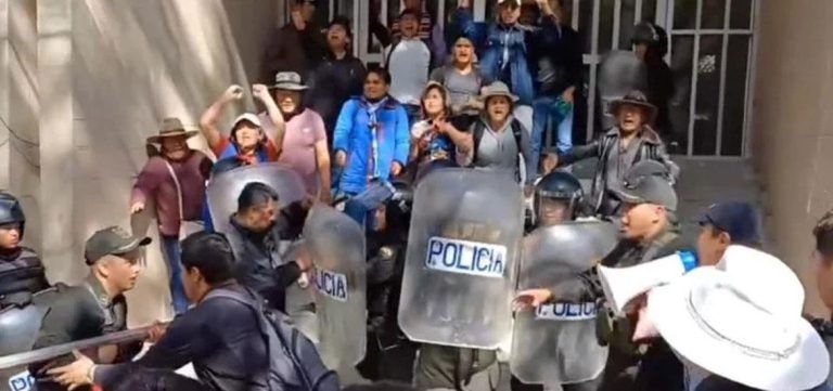 Vigilia de evistas en puertas del TCP /Foto: El Alteño/