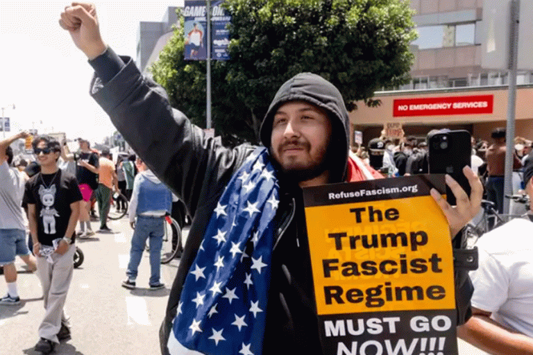 Manifestaciones contra las redadas contra inmigrantes en Los Ángeles - Europa Press/Contacto/Brian Cahn