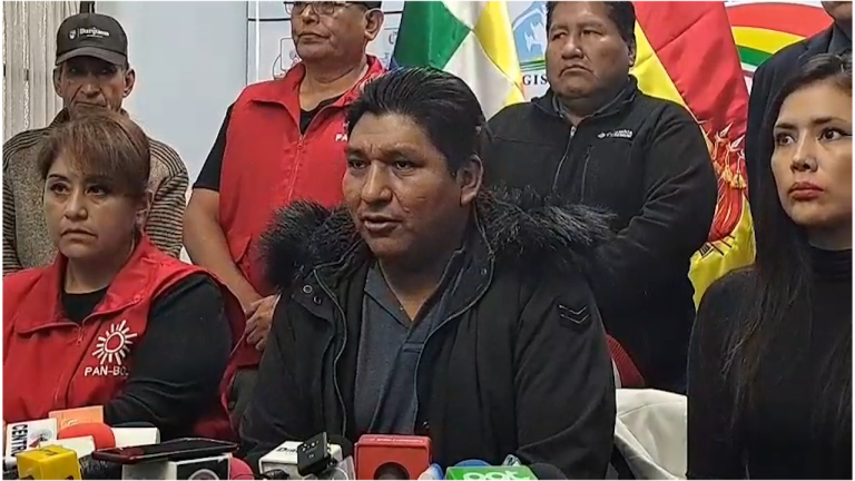 Conferencia de prensa cocaleros en Cochabamba