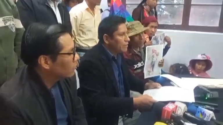 Conferencia de prensa del diputado Pacífico Choque