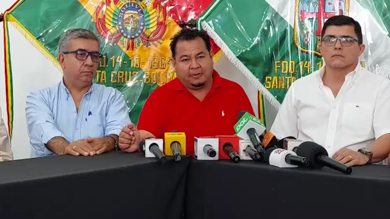 Conferencia de prensa de César Gonzales -secretario ejecutivo de la Confederación Sindical de Trabajadores Gremiales de Bolivia.