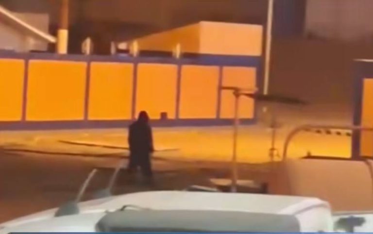 Personas ingresando a YPFB Oruro - Fotocaptura