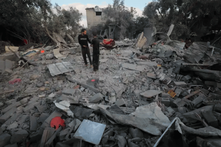 Escombros tras bombardeos israelíes en la Franja de Gaza - Europa Press/Contacto/Ahmed Ibrahim