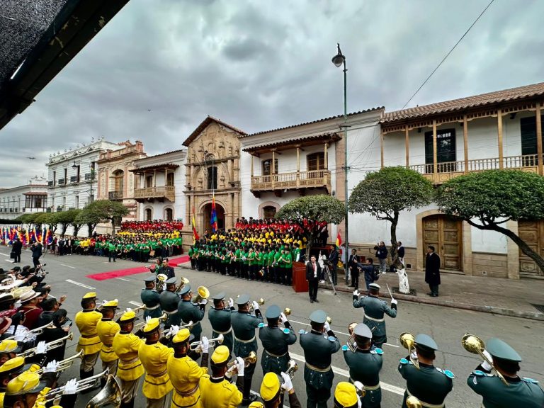 Autoridades nacionales rinden homenaje a los 199 años de la independencia de Bolivia /Imagen de referencia/ Foto: Alcaldía de Sucre