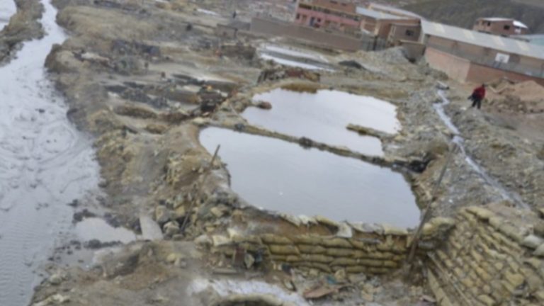 Imagen referencial / Diques de residuos en Oruro / Foto: Mongabay