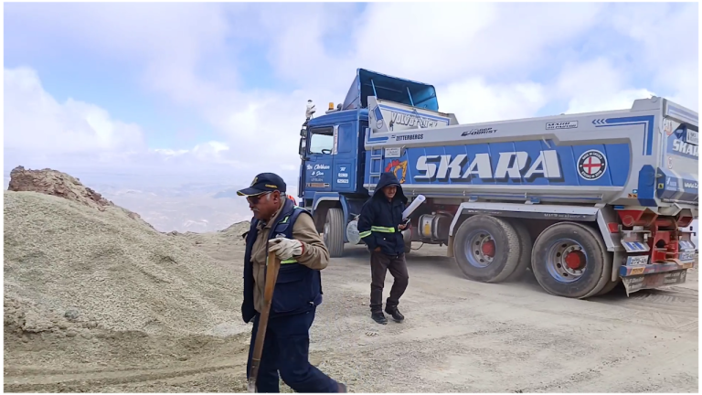 Trabajos de relleno de hundimientos en el Cerro Rico de Potosí