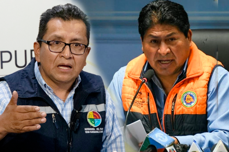 El Defensor del Pueblo Pedro Callisaya Aro y Juan Carlos Calvmontes, viceministro de Defensa Civil