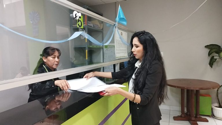 Brenda Lafuente en la fiscalía de Cochabamba